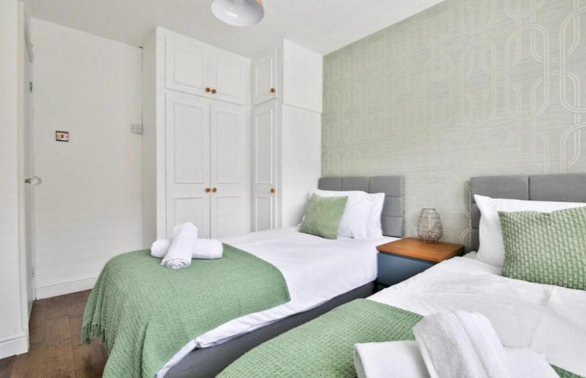 Royal Crescent View Apartment Бат Екстериор снимка